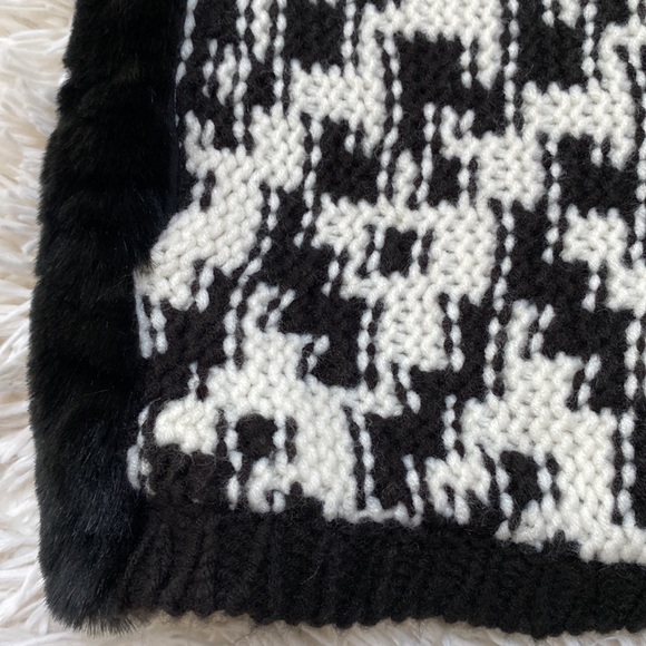 Loft Faux Fur & Knit Vest 💗 Black & Ivory - Picture 12 of 16